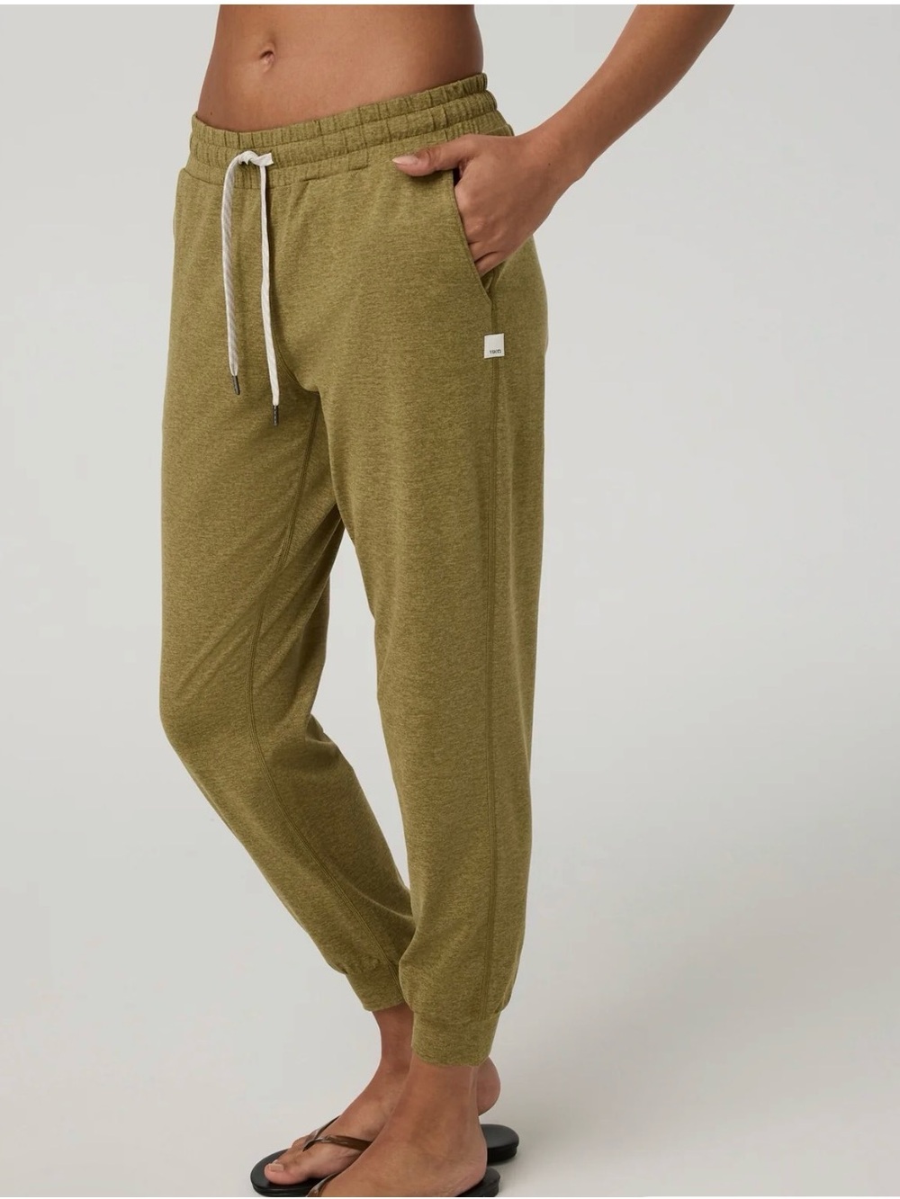 Vuori Performance Jogger Pants in Saguaro Heather, S